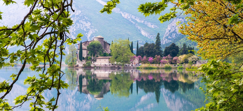 Castel Toblino e la valle dei Laghi, foto Archivio Apt Trento, Monte Bondone, Valle dei Laghi (M